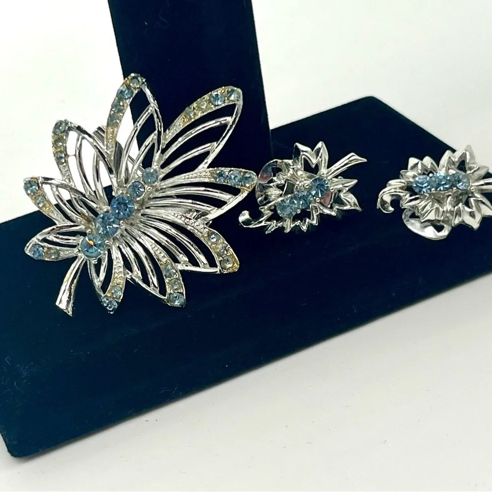 Vintage blue rhinestone butterfly brooch with matching clip earrings silver tone